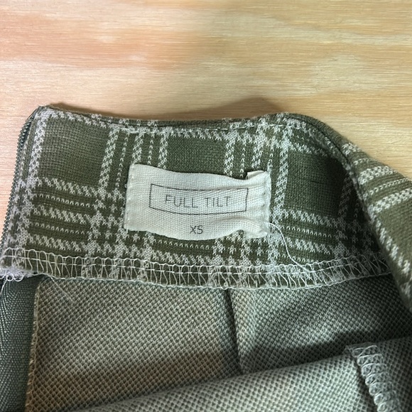 Full Tilt Plaid A-Line Skirt โ Green/White | Size XS - Picture 5 of 7